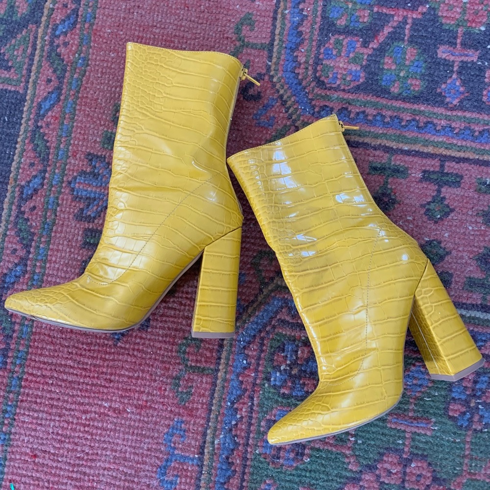 Public Desire, yellow croc boots in size 9 - Picture 1 of 2